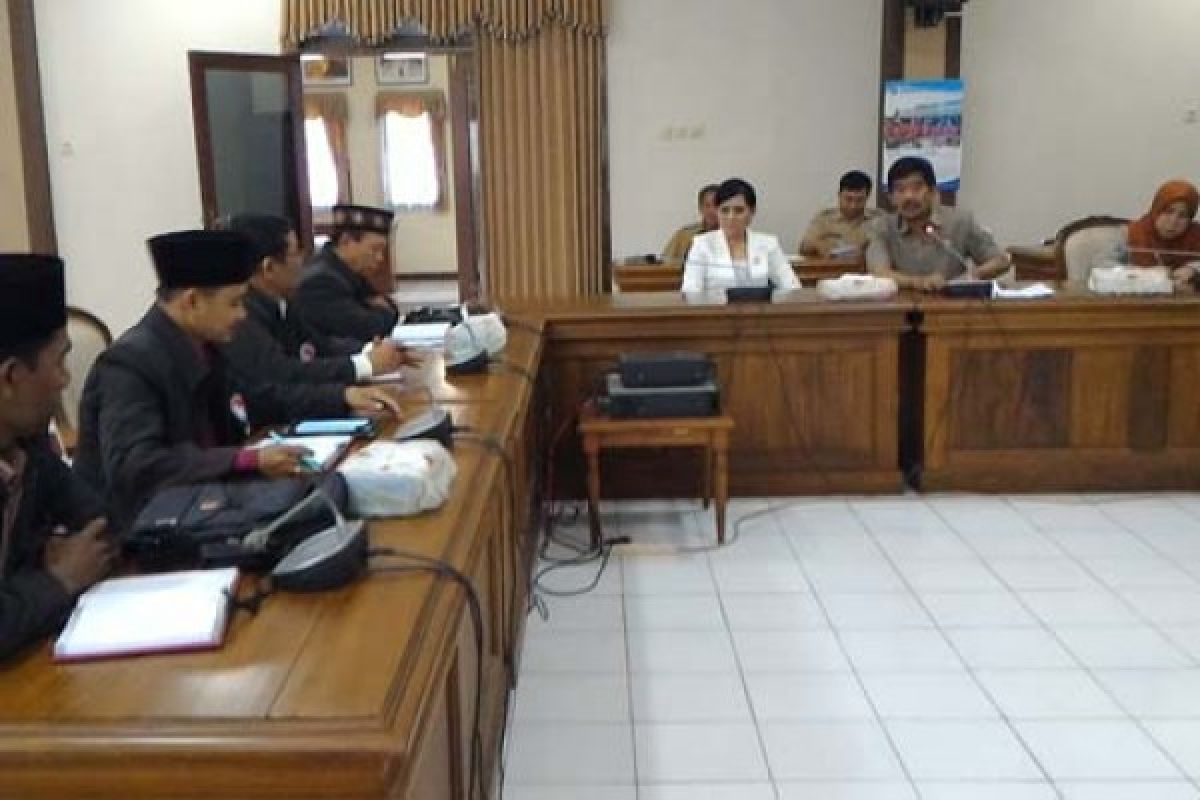 DPRD Tunda Dengar Pendapat Pasar Paingan