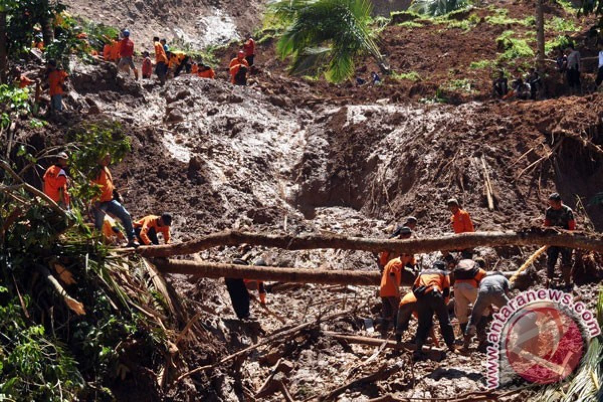 600 Warga Grumbul Banyumas Terisolasi Longsoran