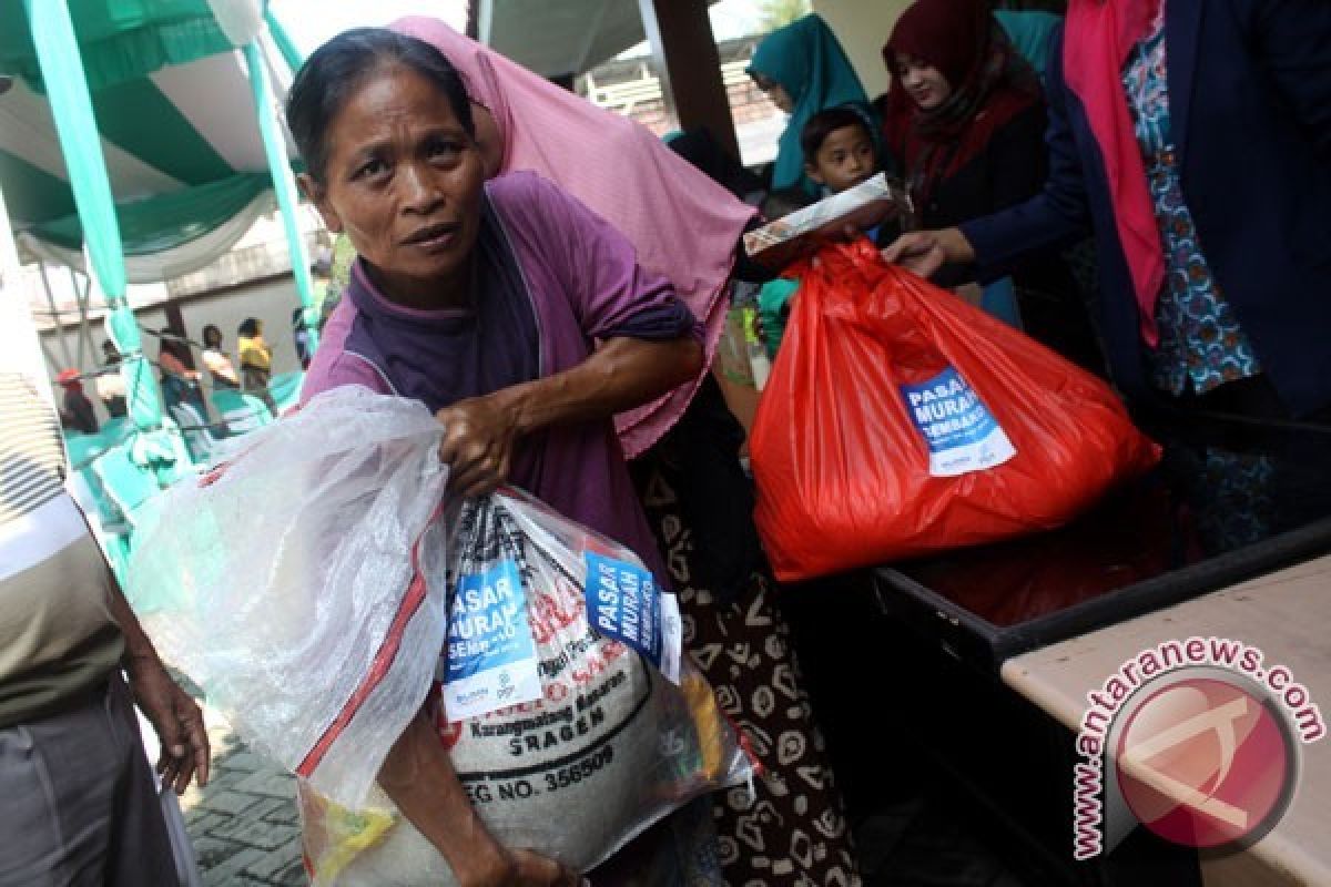 Pasar Murah Phapros Tebar 1.800 Paket Sembako