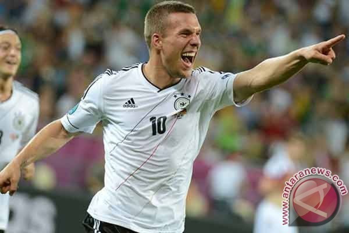 Lukas Podolski Kritik Keras Format Baru 24 Tim Euro 2016