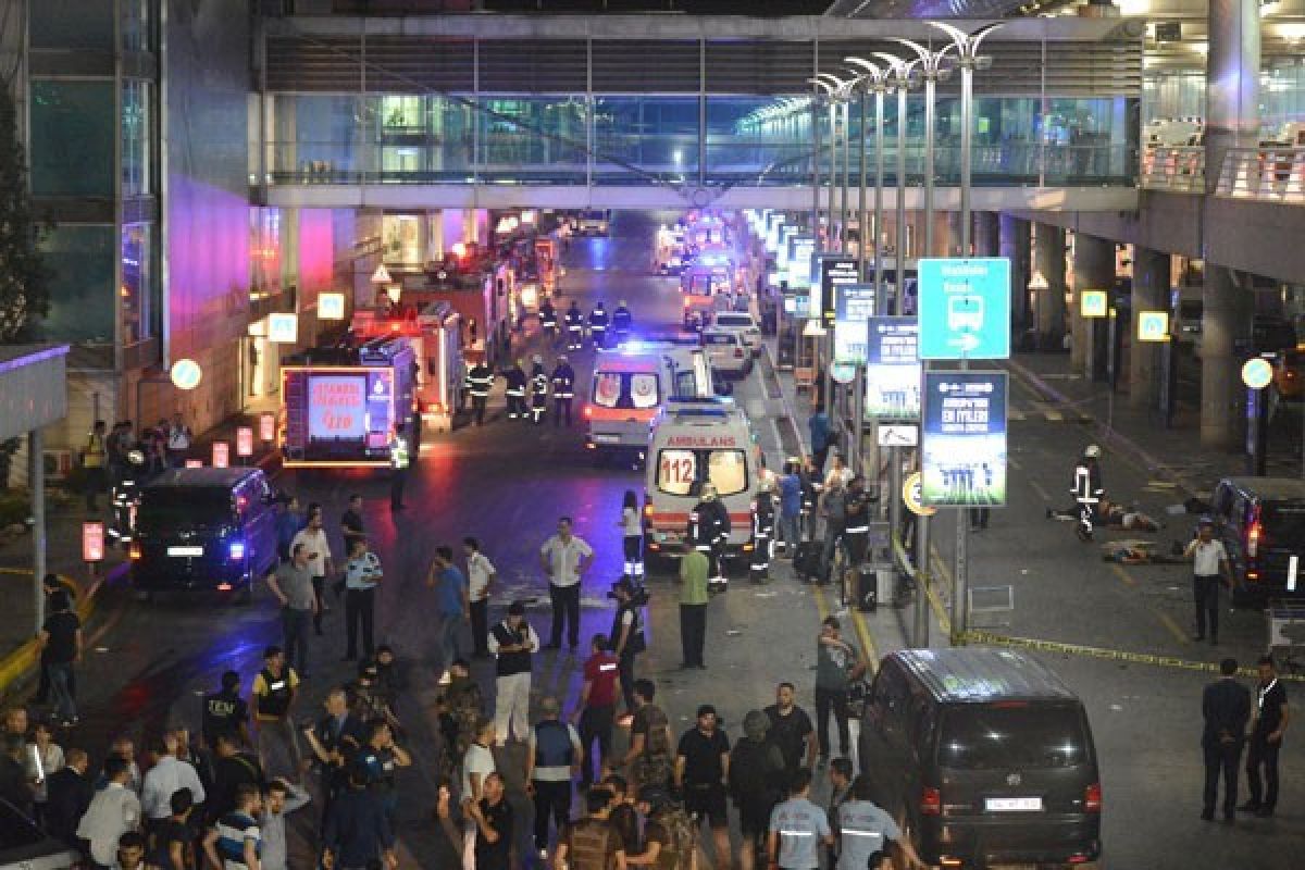 Tiga Pelaku Bom Lepaskan Tembakan Saat Serang Bandara Istanbul