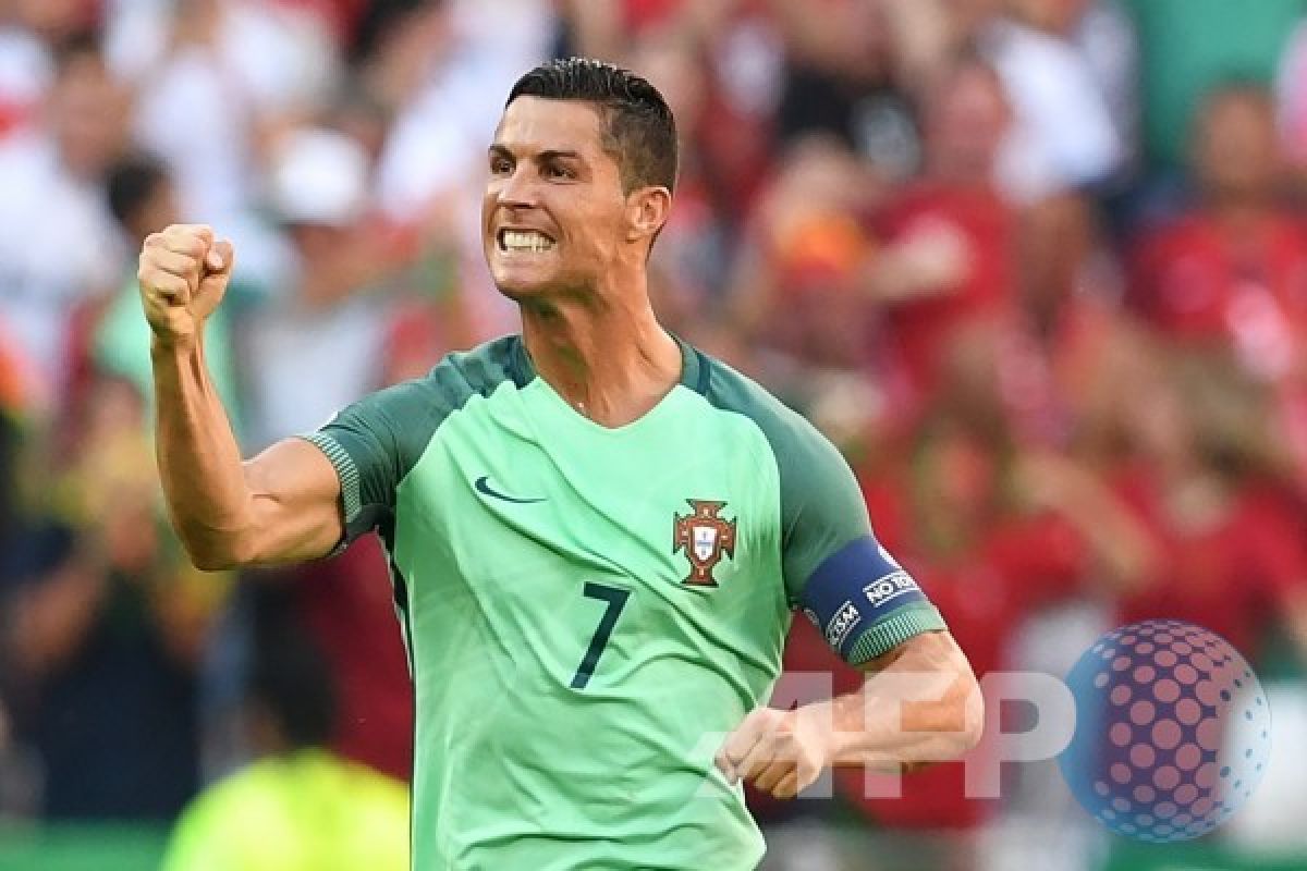 Pelatih Portugal Santos Puji Penampilan Cemerlang Ronaldo-Pepe