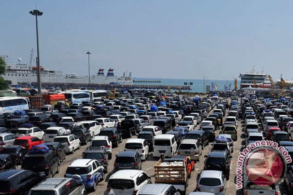 Gila, Antre di Pelabuhan Merak Capai Tujuh Jam