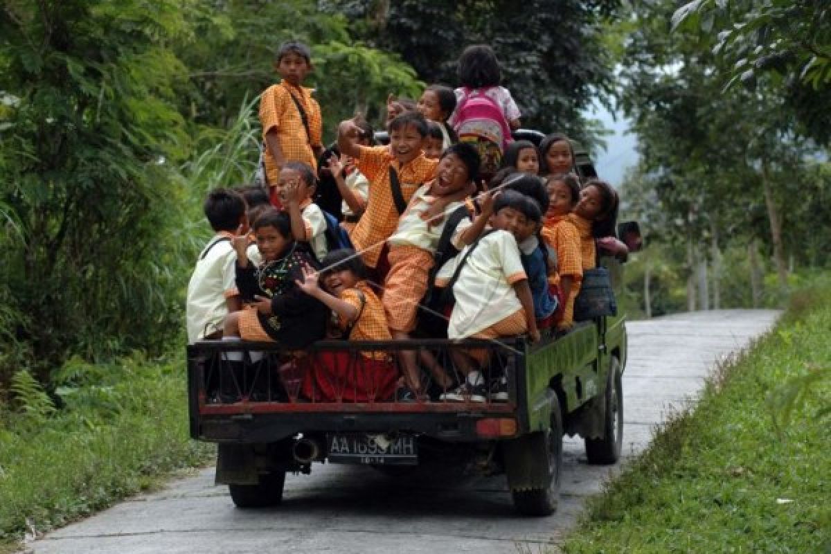 Padat Karya Pangan Temanggung Lebarkan Jalan Usaha Tani