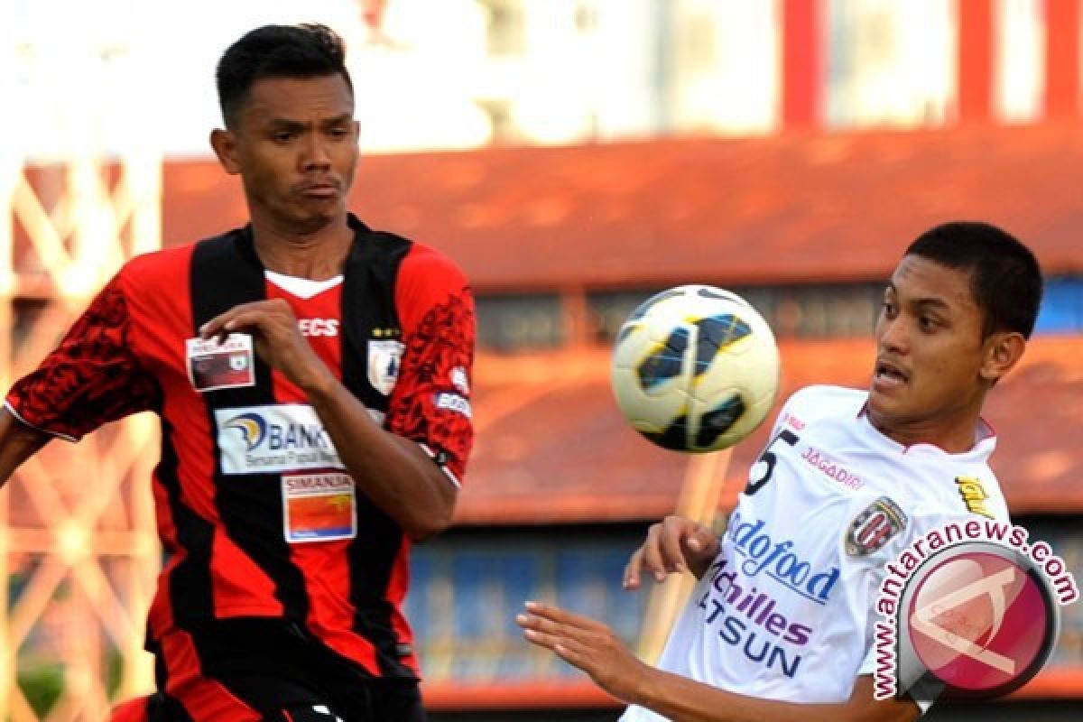 Ricardo Salampessy Siap Kawal Lini Pertahanan Persipura Jayapura