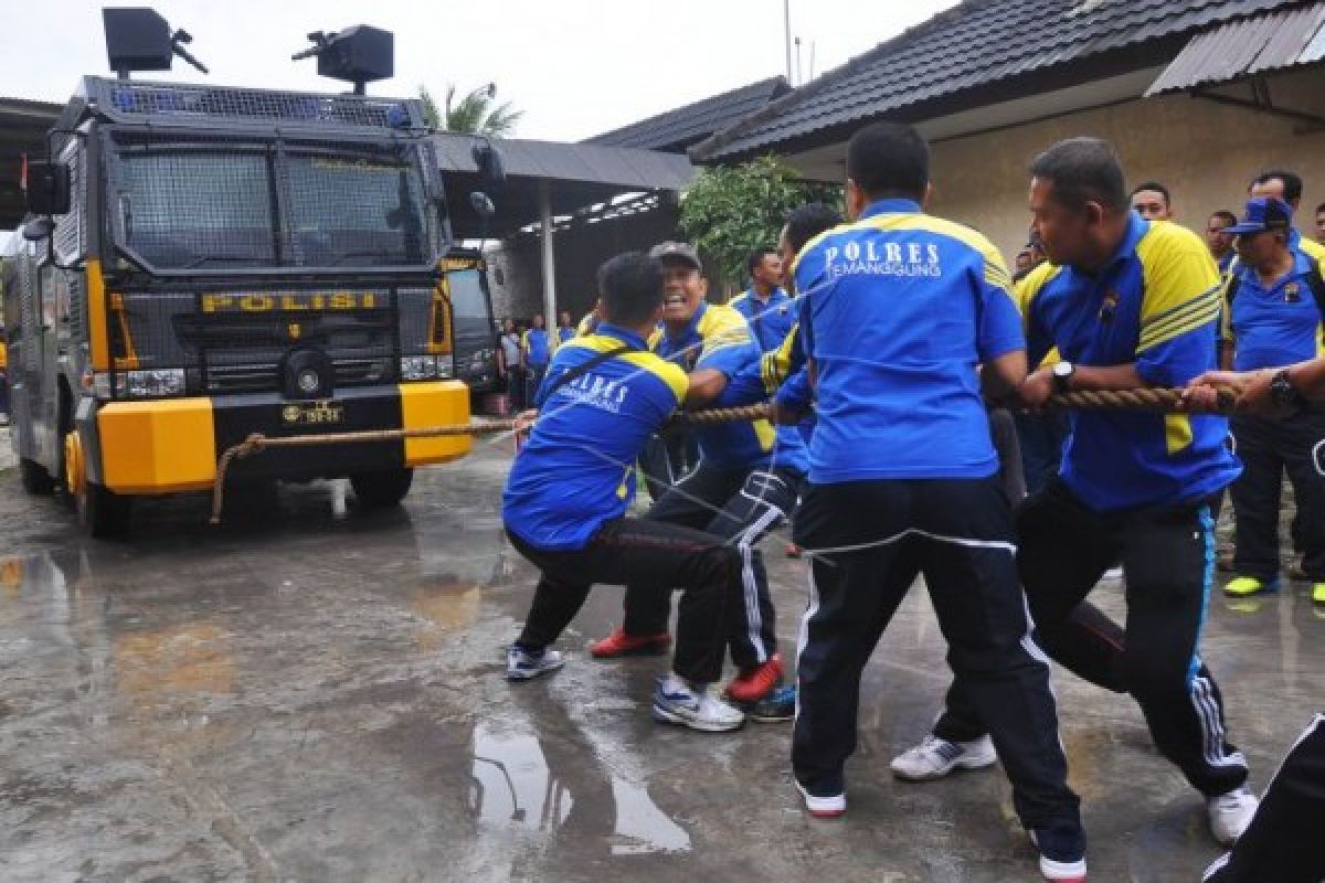 Polres Temanggung Gelar Lomba Tarik Water Canon