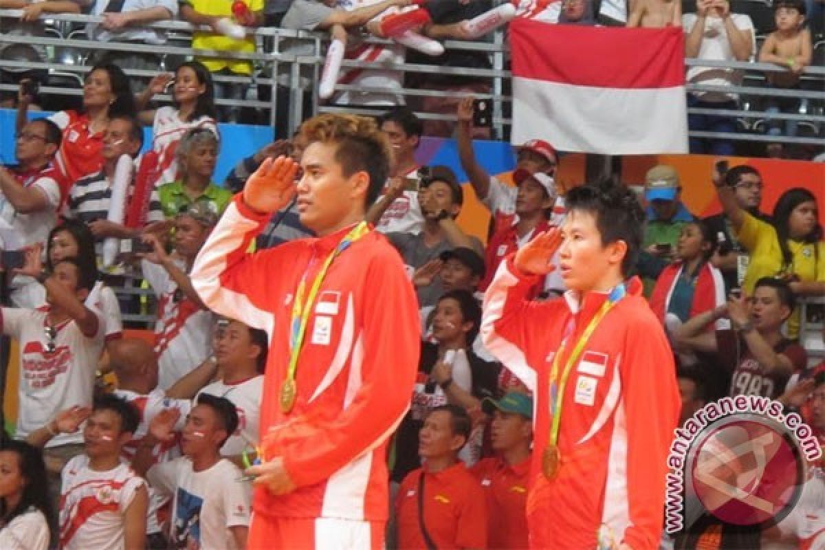 Owi/Butet Diarak Keliling Jakarta