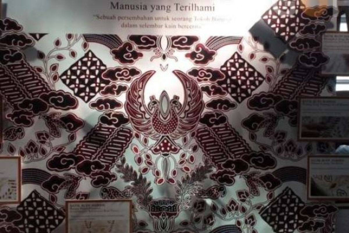 Penghormatan Untuk Habibie Dalam Selembar Kain Batik