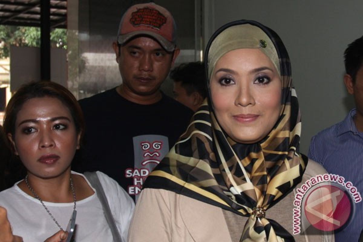 Elma Tepis Rumor Pesta Narkoba di Padepokan Gatot