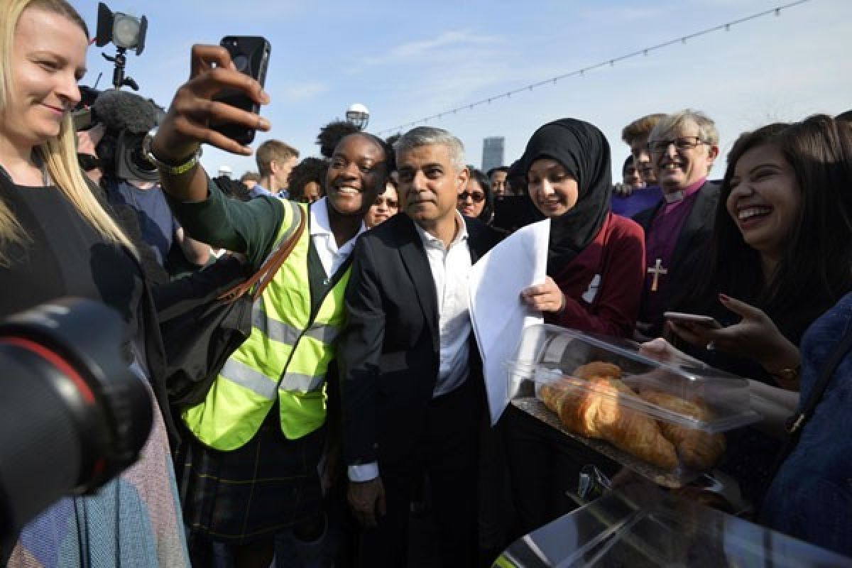 Wali Kota London Sadiq Khan Terang-terangan Dukung Hillary