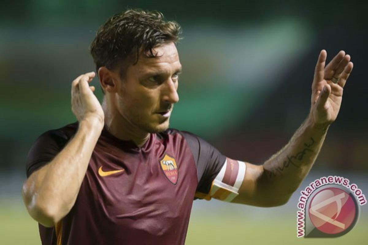 AS Roma Ingin Totti Segera Pensiun di Akhir Kompetisi