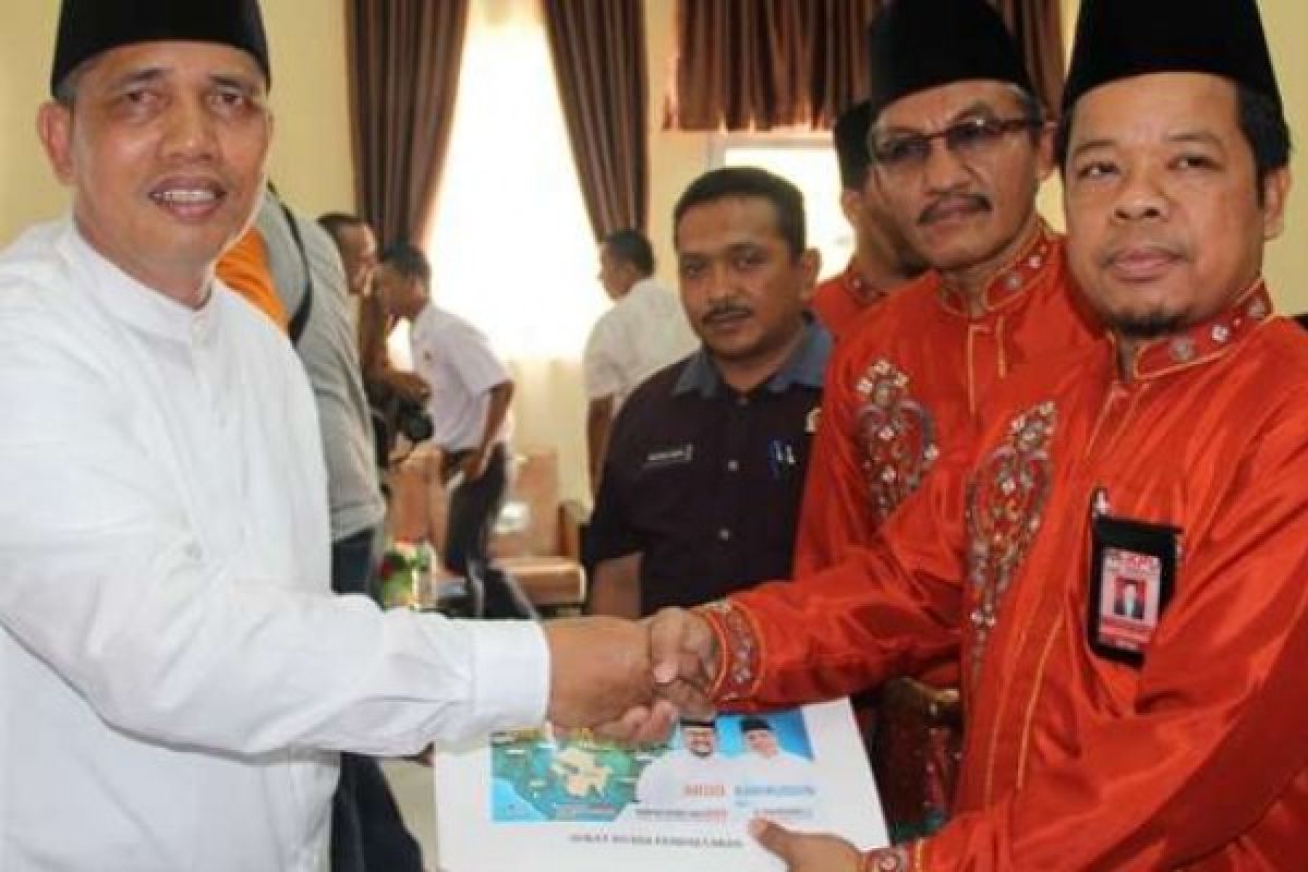 Juniardo-Khairuddin Serahkan Berkas Pendaftaran Ke KPUD Kampar