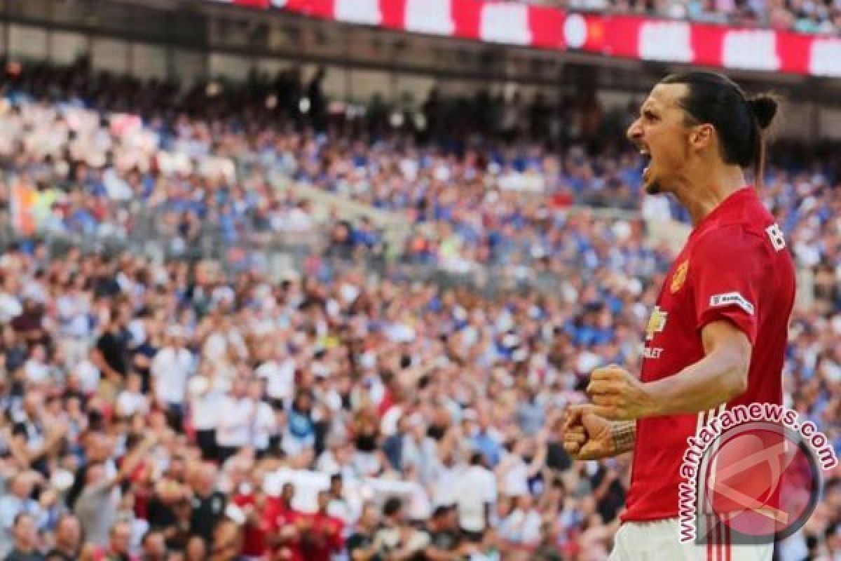 Michael Owen Sindir Gaya Bermain yang Diperagakan Ibrahimovic