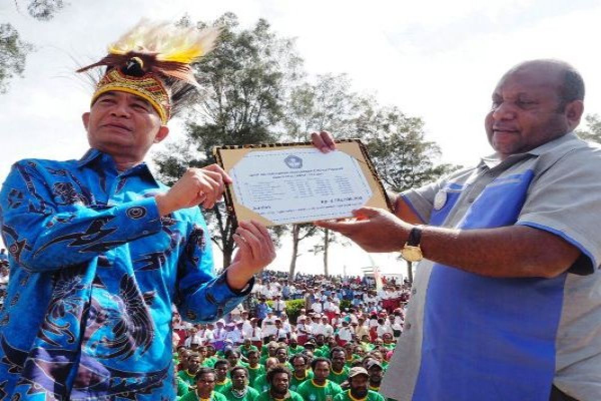 Mendikbud berikan bantuan keaksaraan bagi warga Lanny Jaya