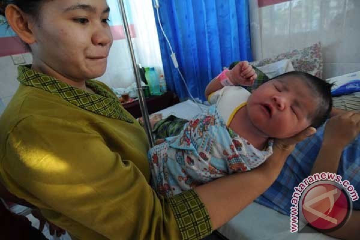 Pakar: Pasangan Menikah Dini Kerap Bingung Rawat Bayi