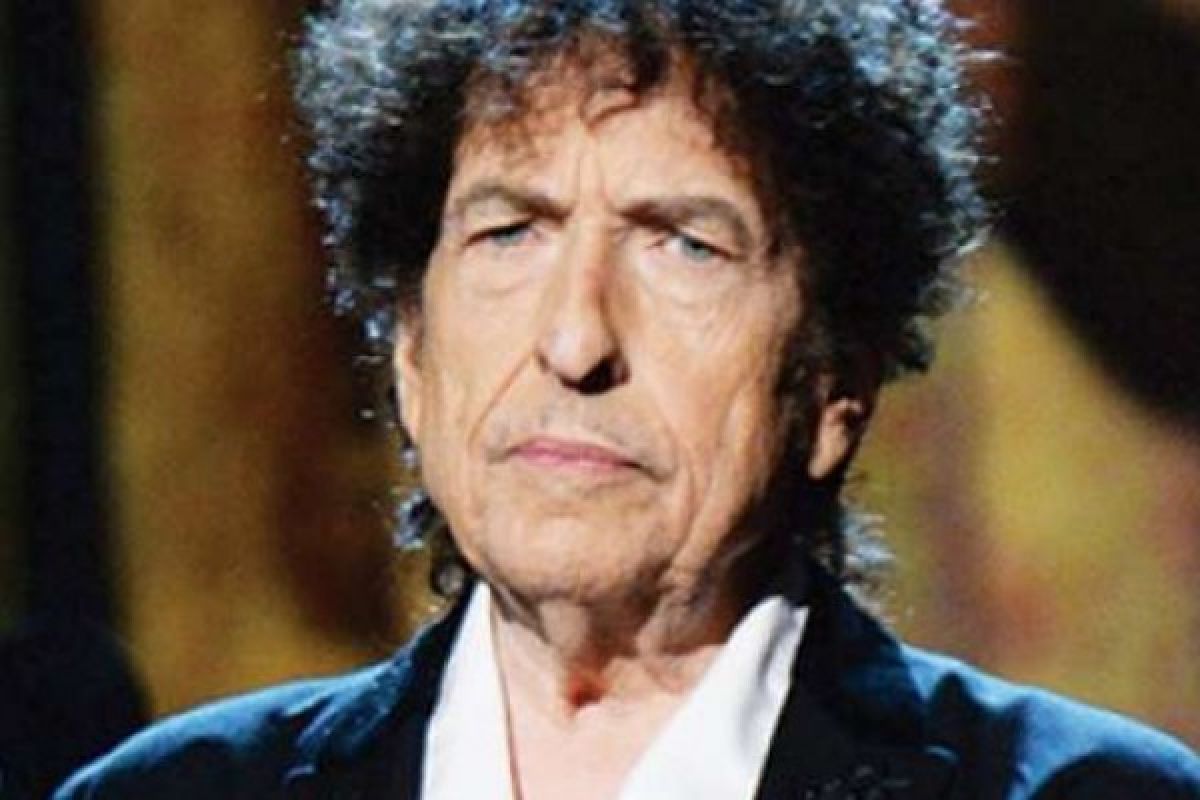 Akhirnya Bob Dylan Bersedia Menerima Nobel Sastra