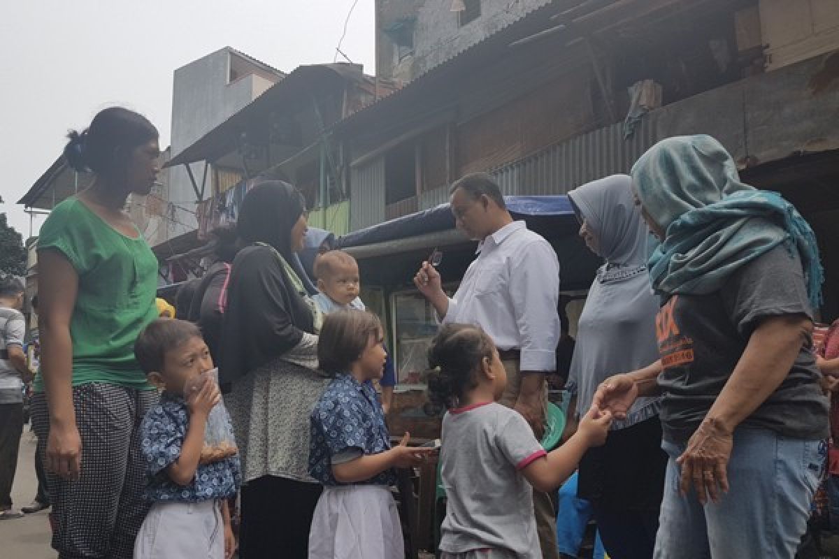 Anies Baswedan menjadi Tempat "Curhat" ibu-ibu