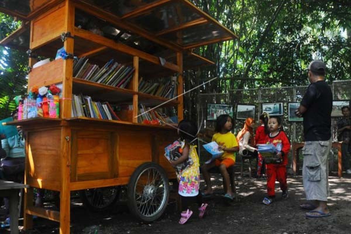 Meningkatkan Budaya Membaca Melalui Perpustakaan