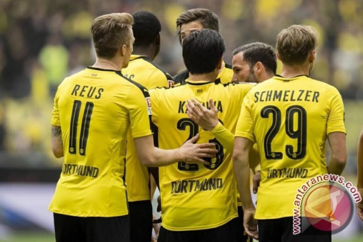 Lengan Patah, KIper Dortmund Buerki Menepi Delapan Pekan