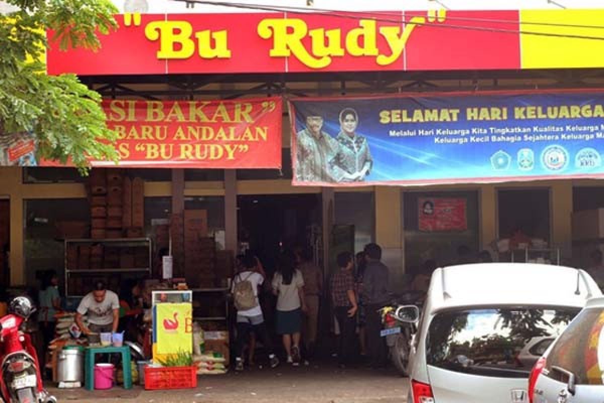 Nikmatnya Sambal Bu Rudy Serta Wanita di Balik Sambal Bu Rudy