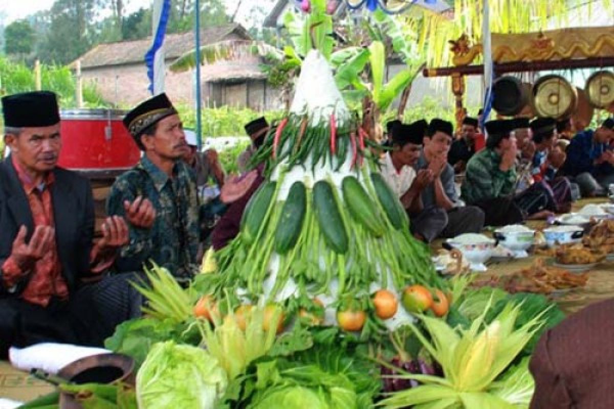 Saparan Tanda Syukur Warga Mantran Wetan atas Pertanian Subur