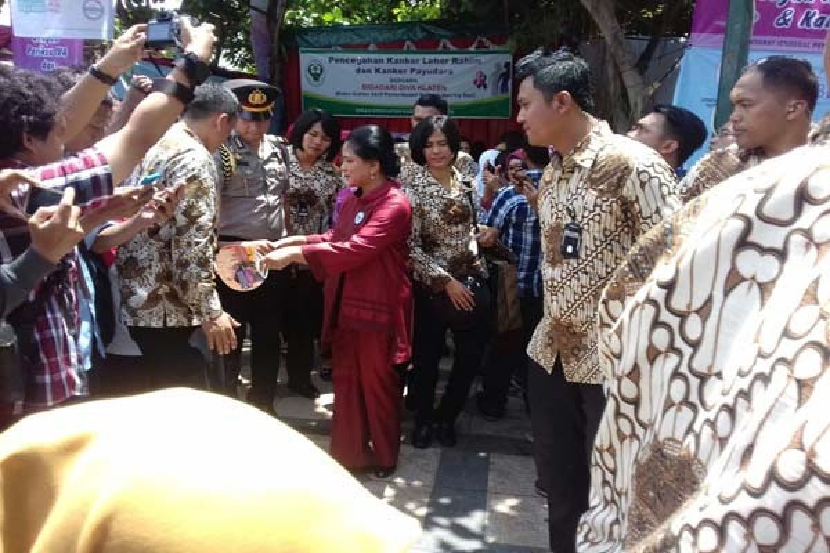 Ibu Negara Iriana Gerakkan Guru Lakukan Tes IVA