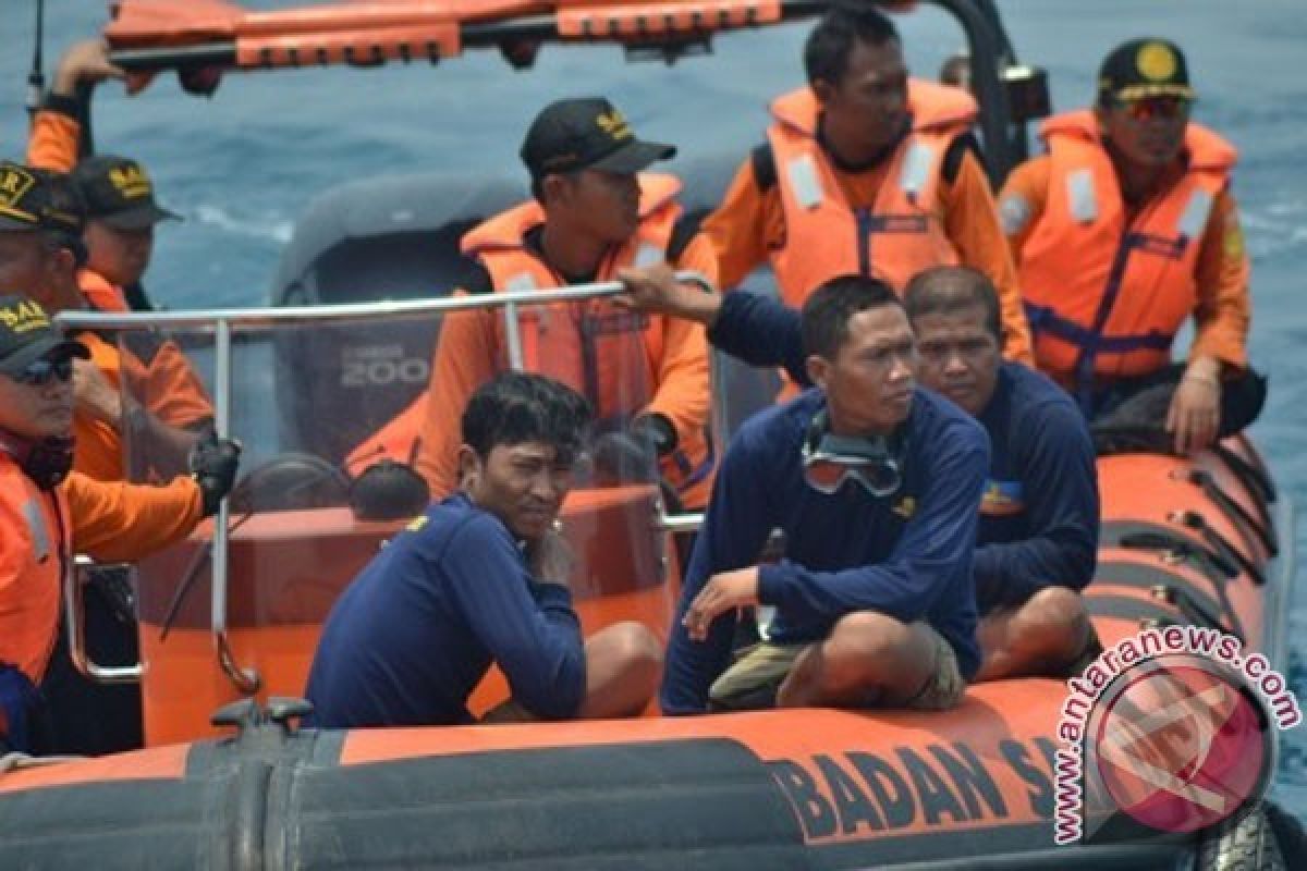 Tim Penyelam Tak Temukan Korban di Bangkai Kapal