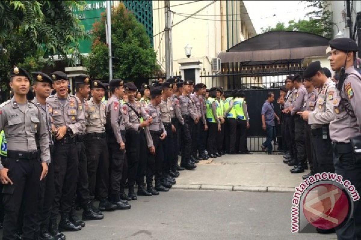 Ruhut Sebut Ahok Tenang Hadapi Sidang Perdana