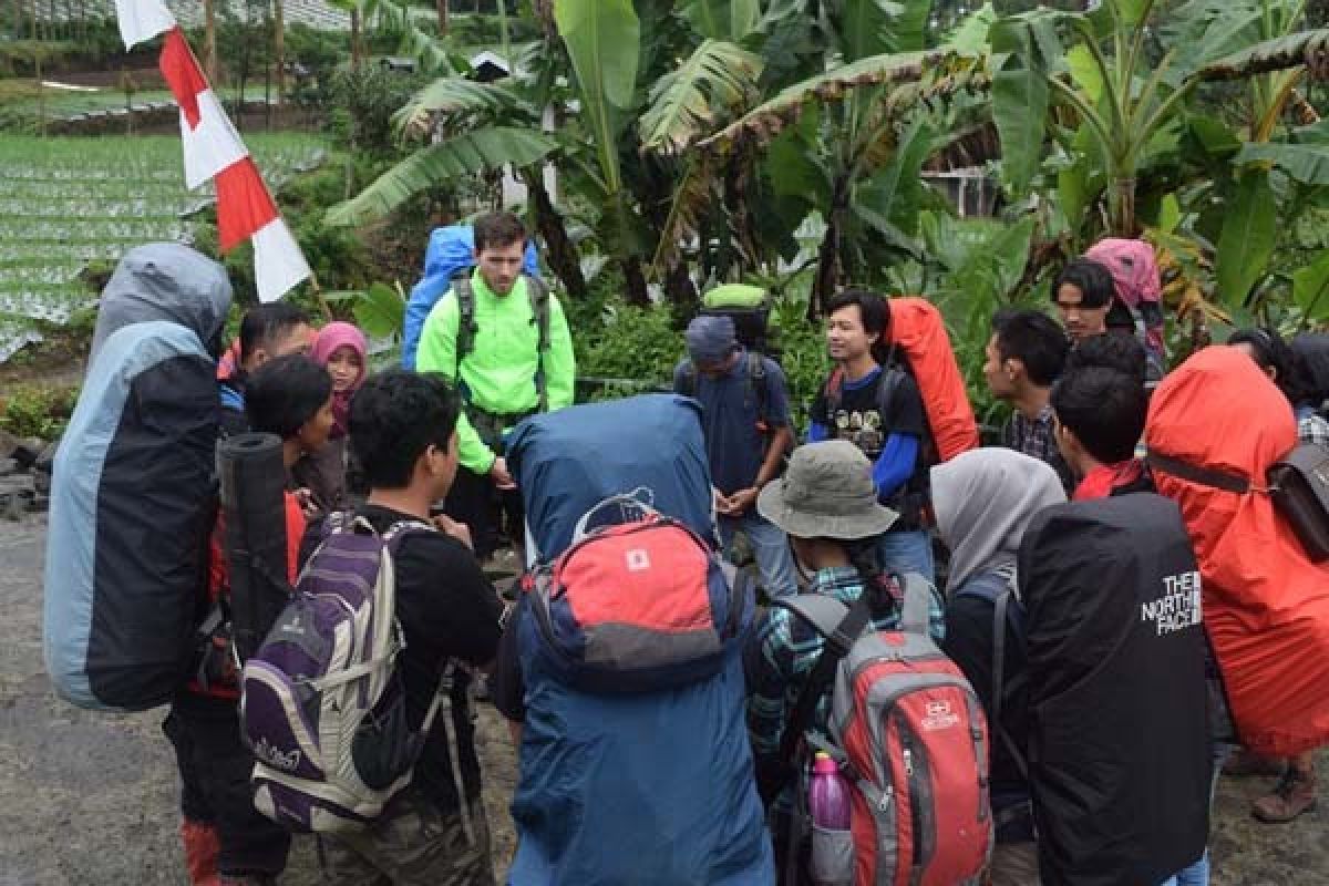  1.500 Pendaki Ikuti Kegiatan Bersih Gunung Slamet