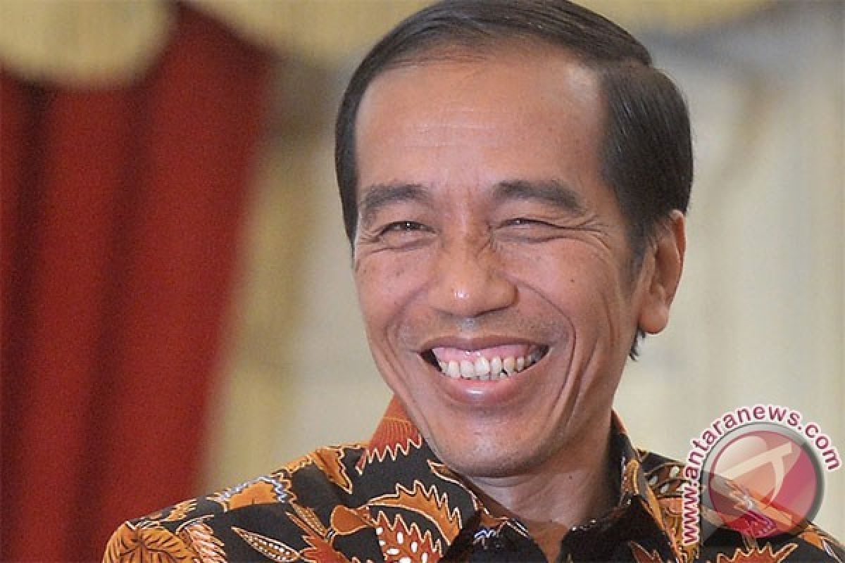 Presiden Jokowi Tinjau Aksi Mulung Sampah di Ciliwung