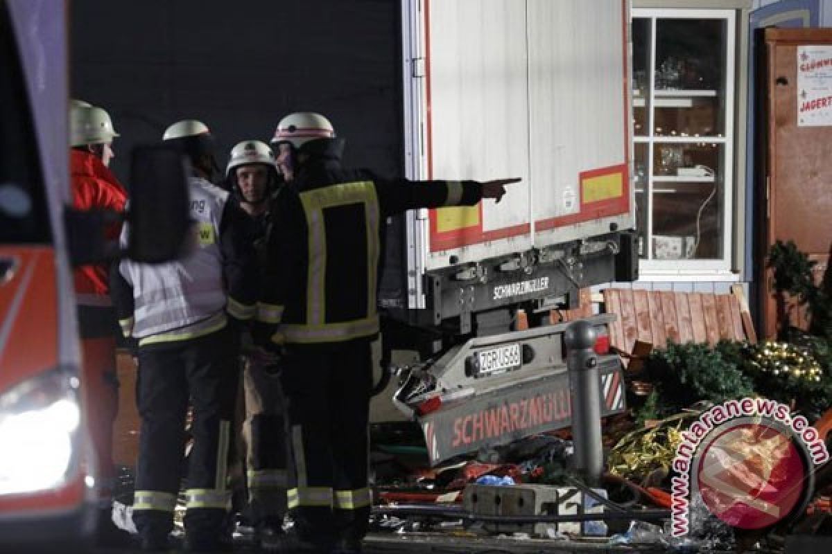 Truk Seruduk Pasar Natal di Berlin Akibatkan Sembilan Tewas