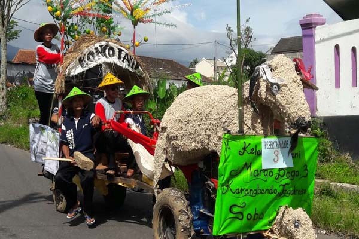 Parade Traktor Hias Diikuti Puluhan Gapoktan