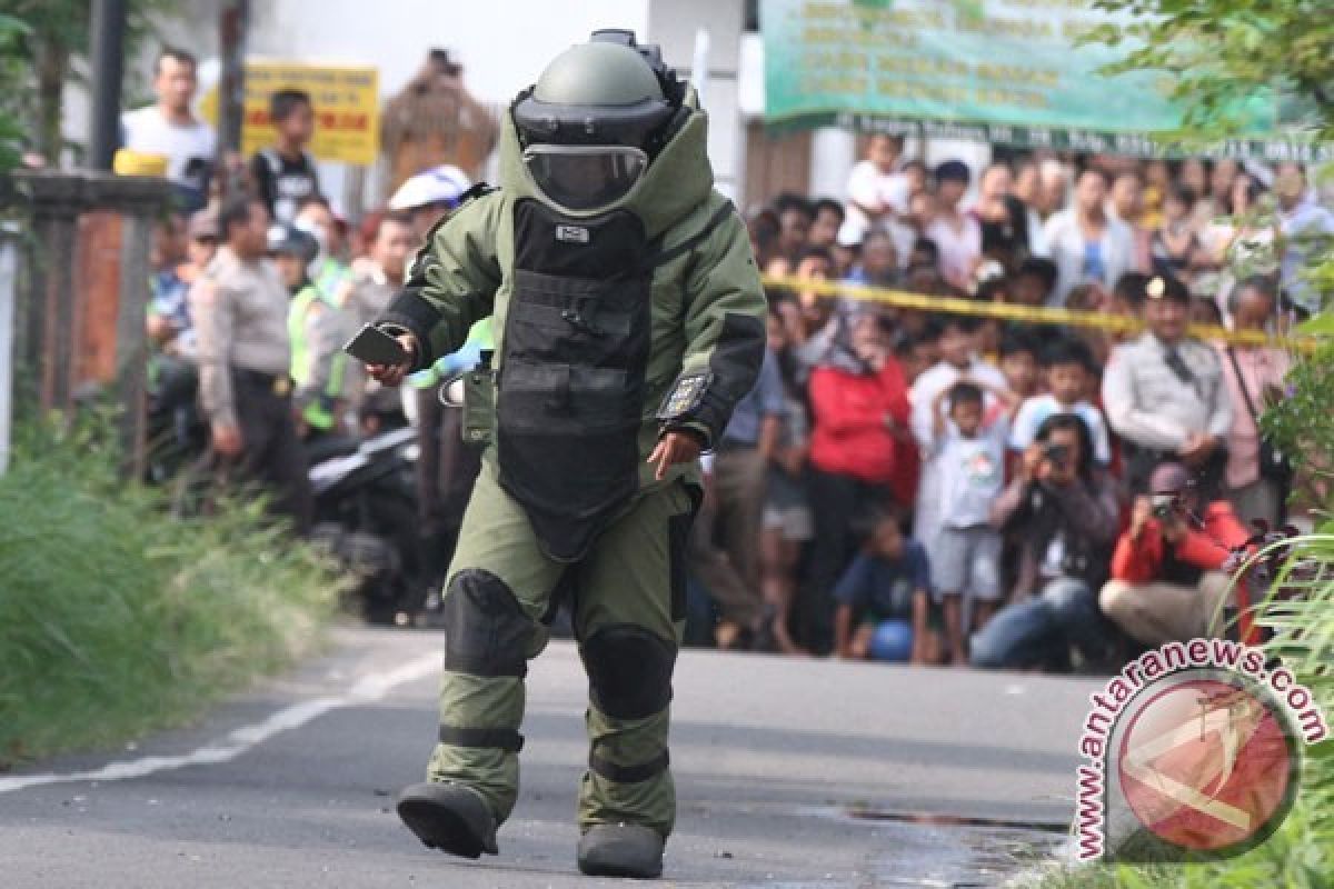 Polisi Ledakkan Tas Berisi Bom di Magelang