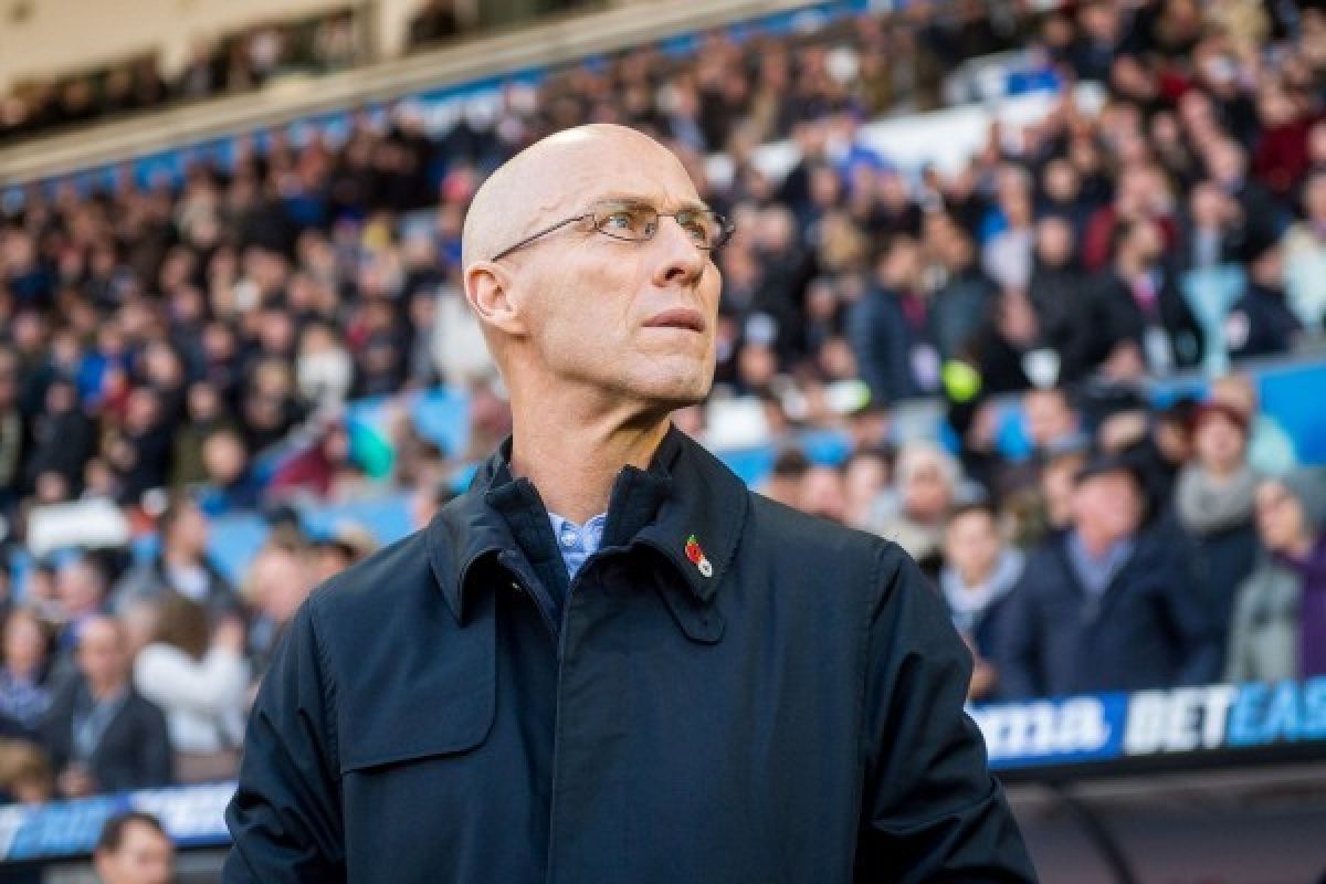 11 Pertandingan Kebobolan 29 Gol, Swansea Pecat Pelatih Bob Bradley