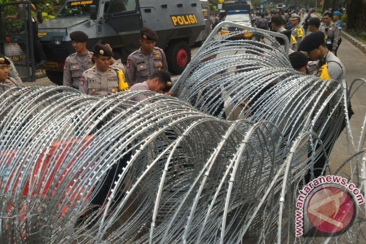 Polisi Kerahkan Ribuan Personel Jaga Sidang Ahok, Jalan RM Harsono Ditutup