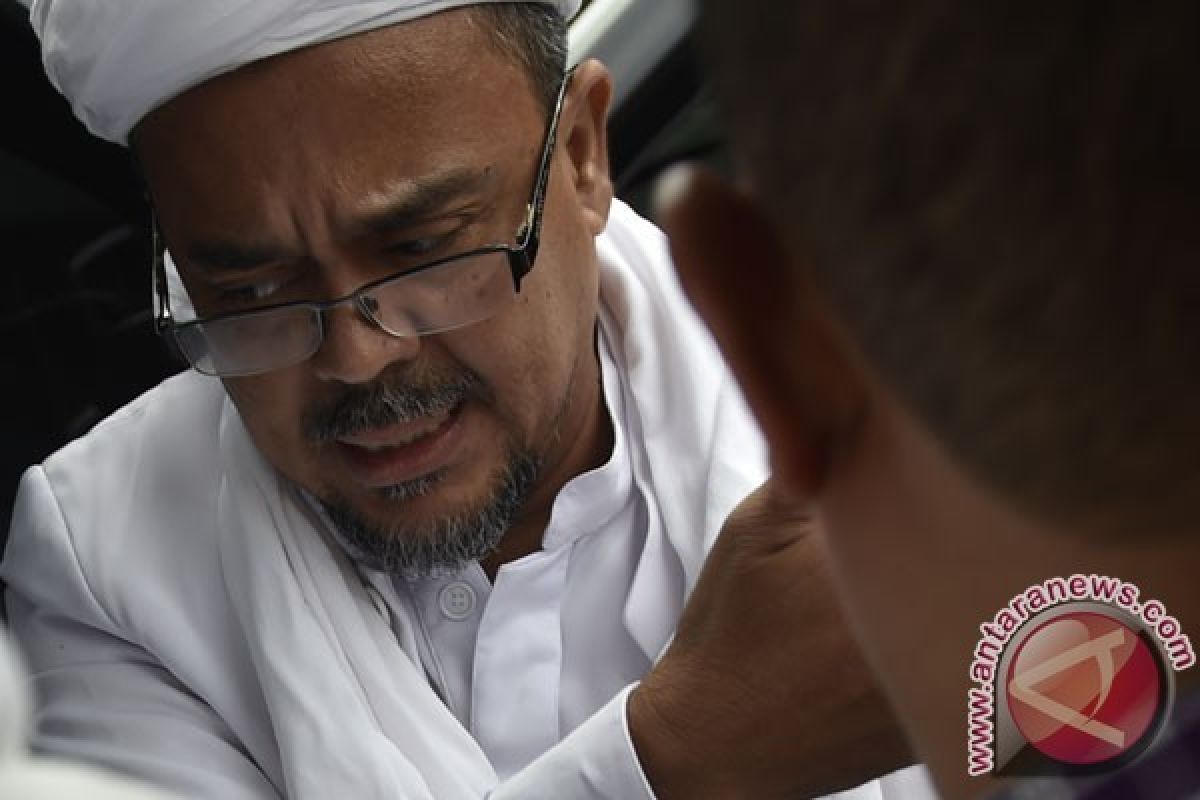 "Bila Pelapor Rizieq tidak Mencabut Laporannya,  Polisi Tetap Memproses," kata Awi