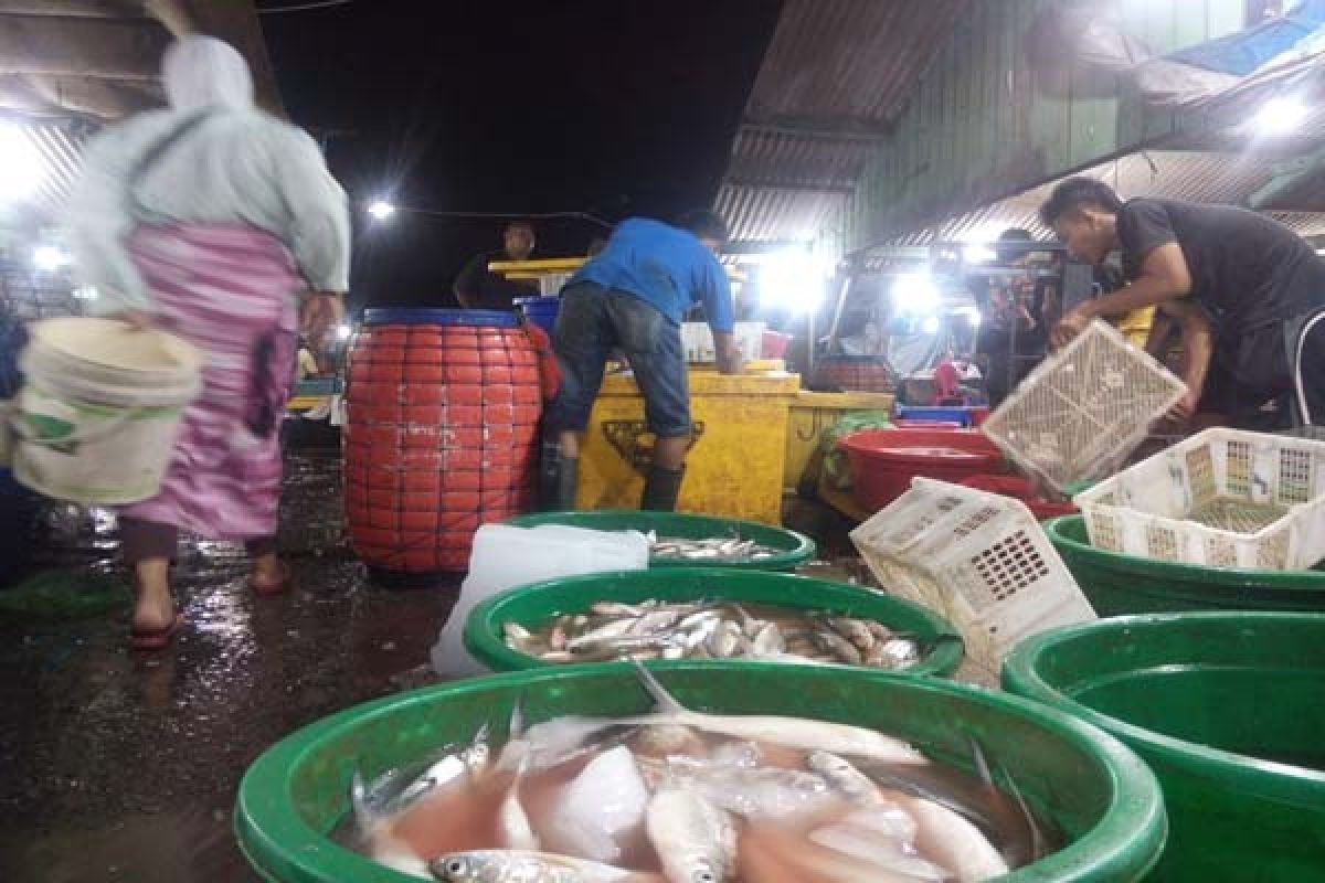 Direlokasi, Pedagang Ikan Rejomulyo Tagih Janji Hendi