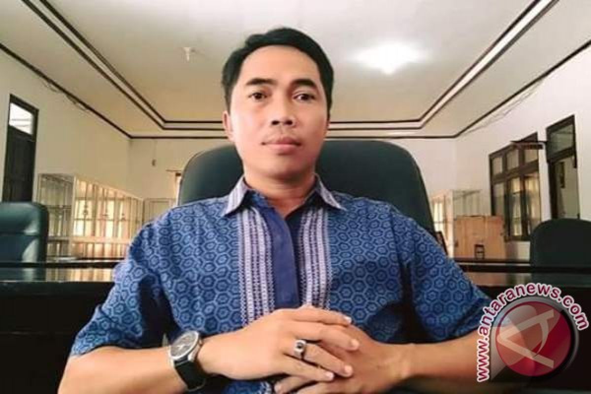 Guru Honorer SLTA Tetaplah Bekerja Profesional, Ini Harapan Legislator Pulpis