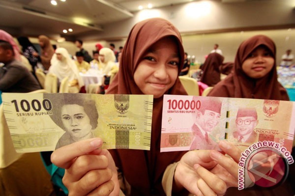 Menguat, Rupiah Menjadi Rp13.295 per Dolar AS