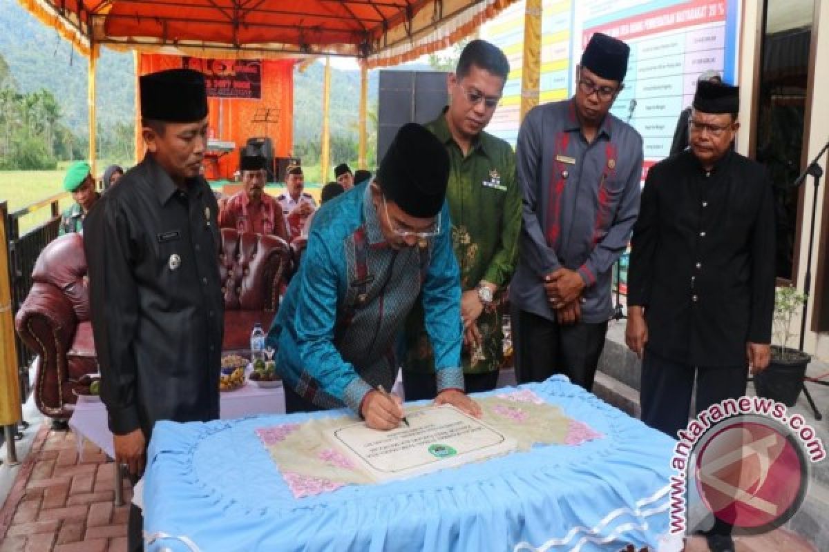 Bupati Pasaman Resmikan Kantor Wali Nagari Aia Manggih yang Baru