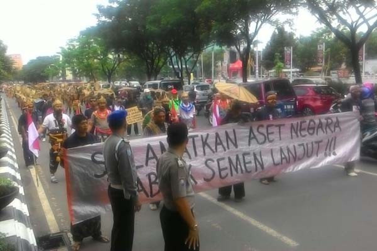 2 Februari, Sidang Adendum Amdal Pabrik Semen