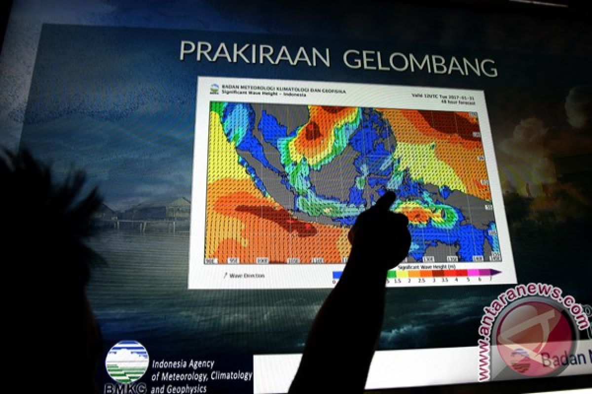 Tinggi gelombang Perairan Wakatobi capai empat meter