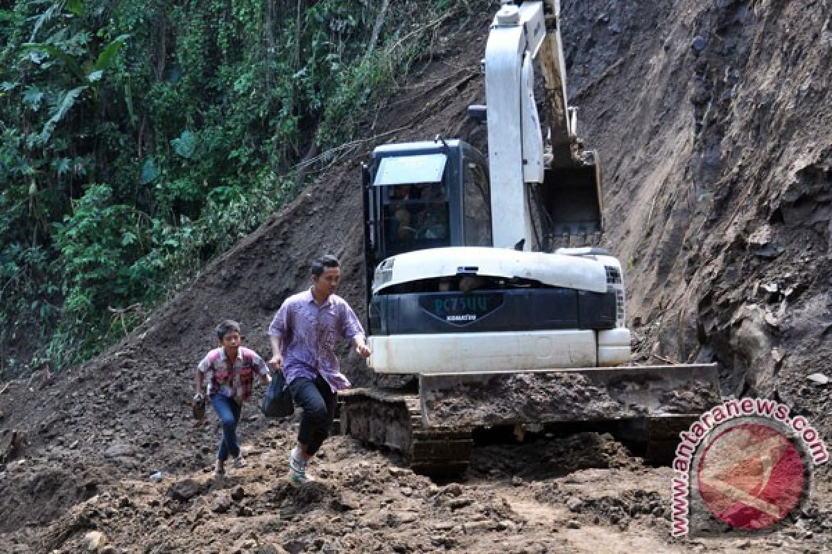 539 Warga Pekalongan Terisolasi karena Tanah Longsor