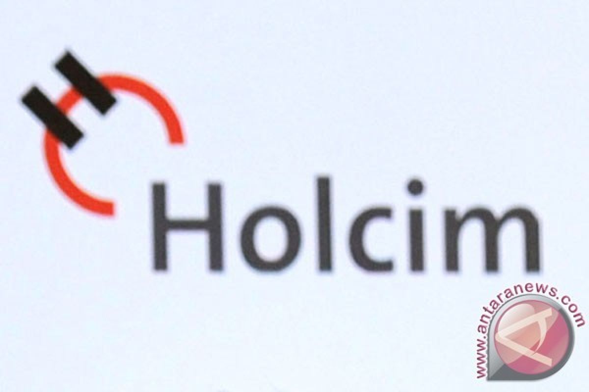 Holcim Salurkan Beasisiwa untuk 509 Pelajar di Cilacap