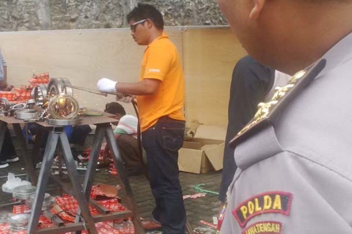 Ratusan Bearing FAG Palsu Hasil Sitaan Dimusnahkan