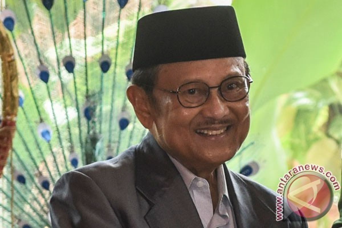 Habibie Optimstis Demokrasi Indonesia Bakal Lebih Maju