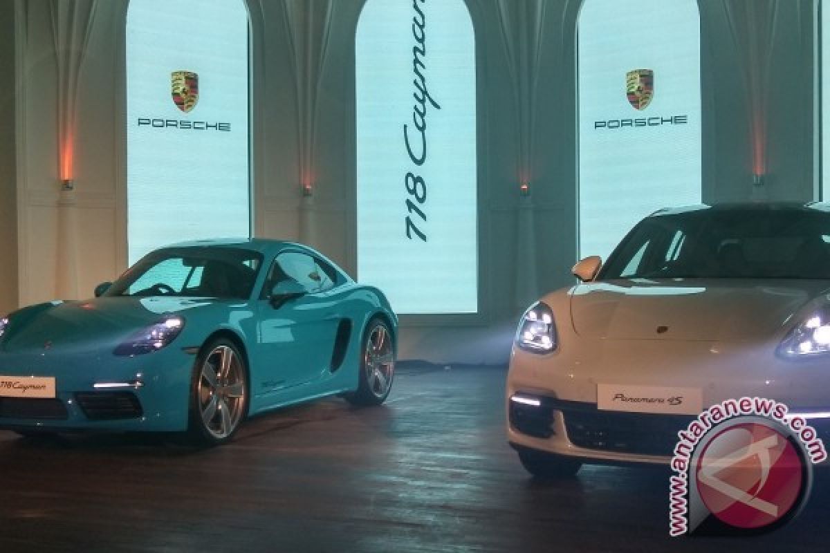 Porsche 718 Cayman dan Panamera 4S Meluncur di Indonesia