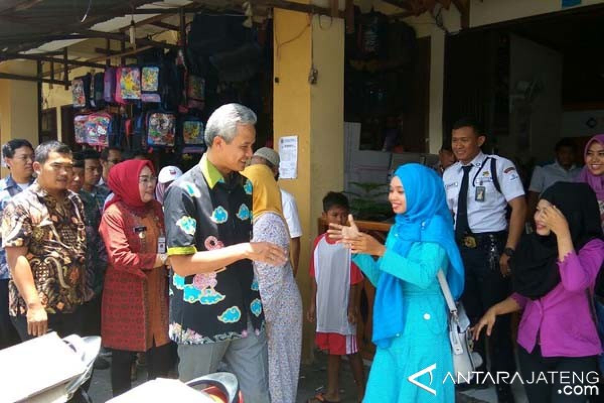 Ganjar Minta Pedagang Pasar Godong Grobogan Ditata