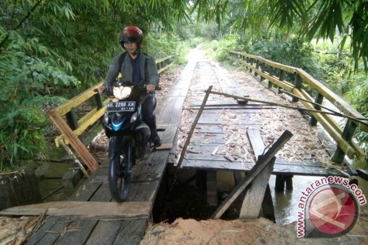 Waduh! Jembatan Haringen Bartim Ambrol 