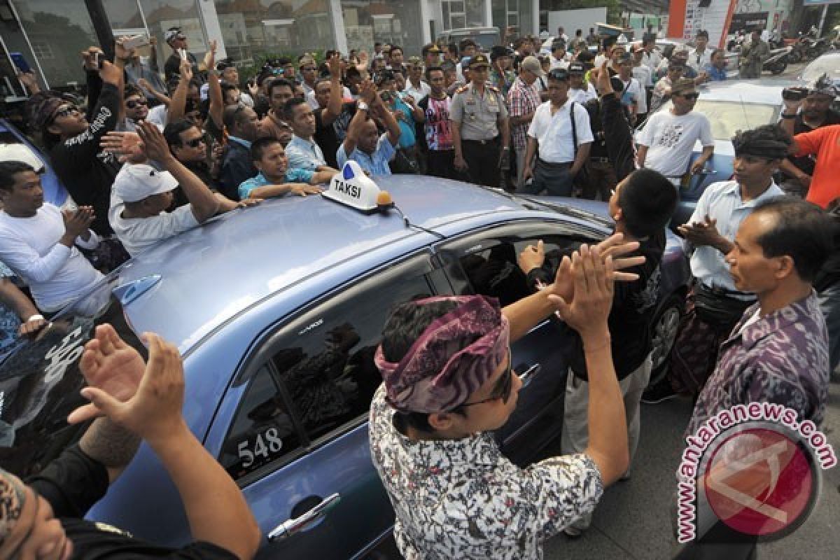 YLKI: Taksi Online belum Mampu menjawab Kebutuhan Konsumen